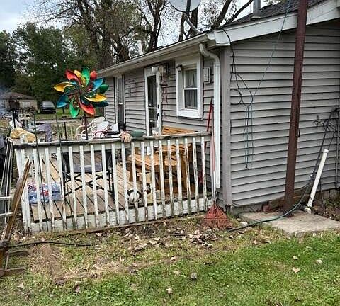 3rd image of 2330 Calhoun St