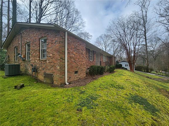 4th image of 8 Cascade Ct