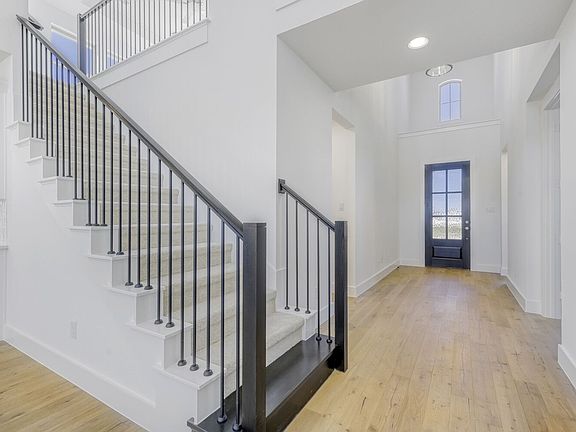 11528 Gloucester - Entry