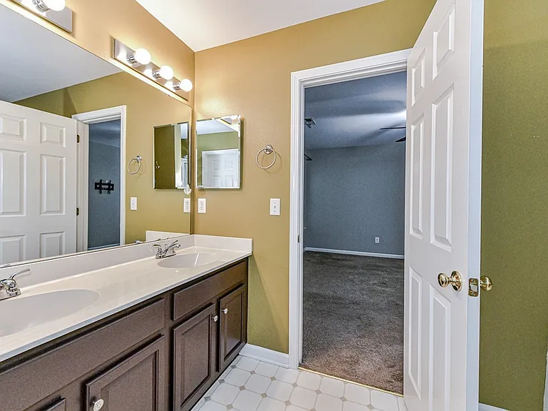 17201 Commons Crossing Dr — Photo 12