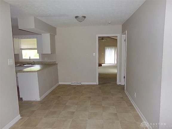 5th image of 8346 May Ave