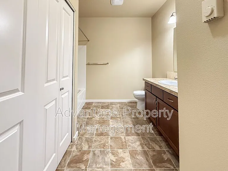 523 Catron St N #5 — Photo 43