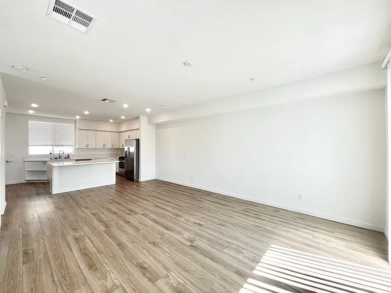9319 E Heaney Cir — Photo 4