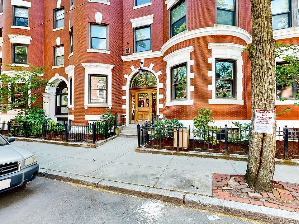 1st image of 102 Gainsborough St APT 204E