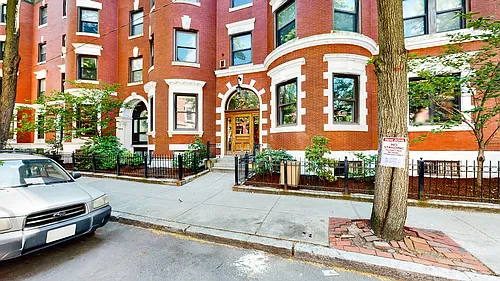 102 Gainsborough St Photo 1