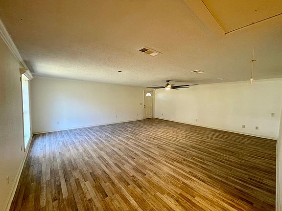 3rd image of 12221 Diana Dr
