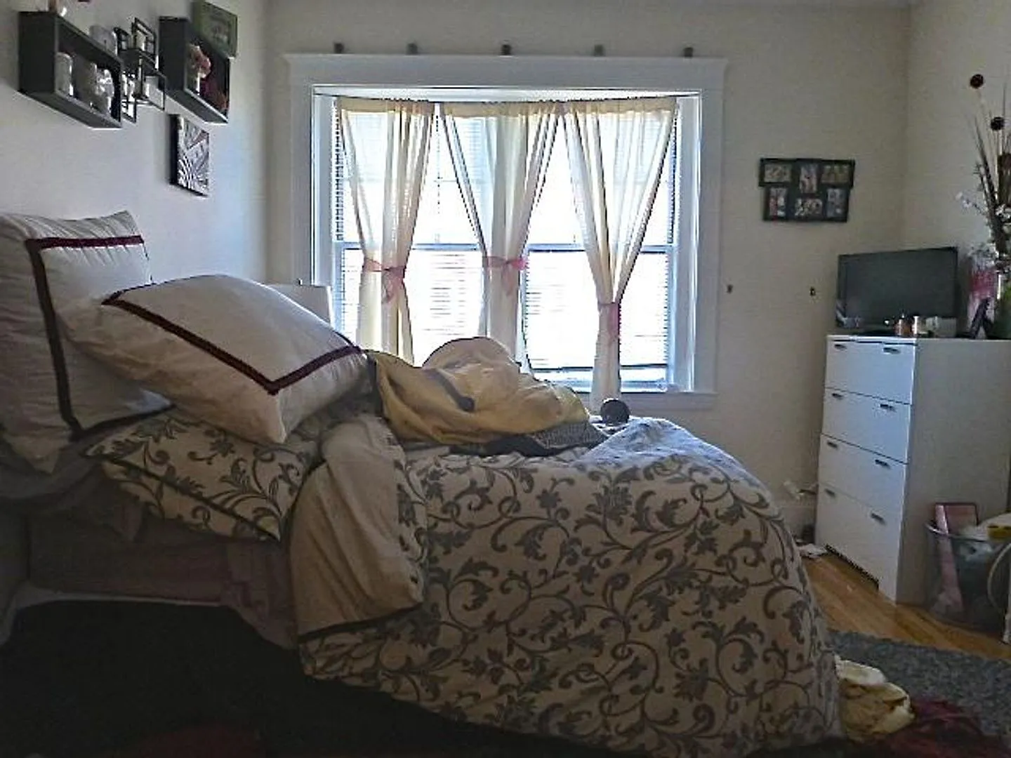 Washington Square 3 Bed Available For June 1st — Photo 3