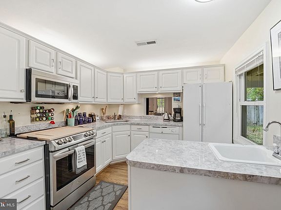 5th image of 7748 Frances Dr