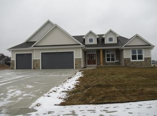 1538 Creekview Ct, Oconomowoc, WI 53066