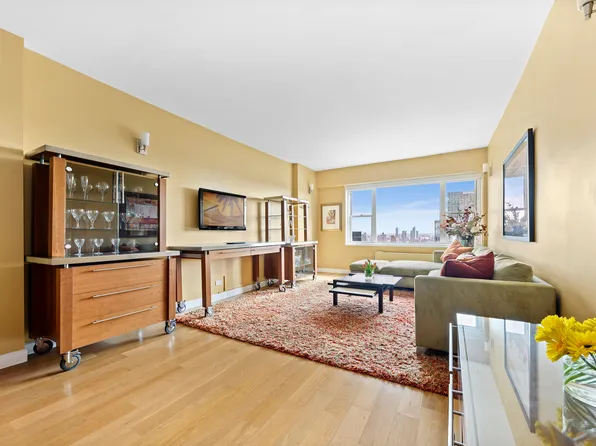 60 East 8th Street image 1 of 7