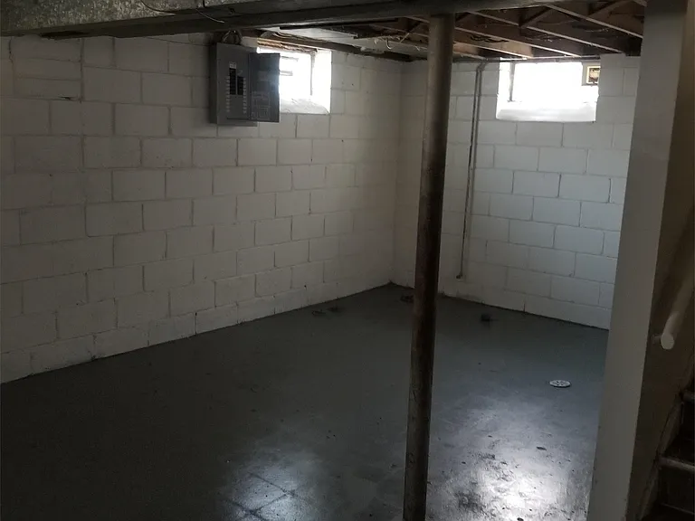15332 Saint Marys St — Photo 22