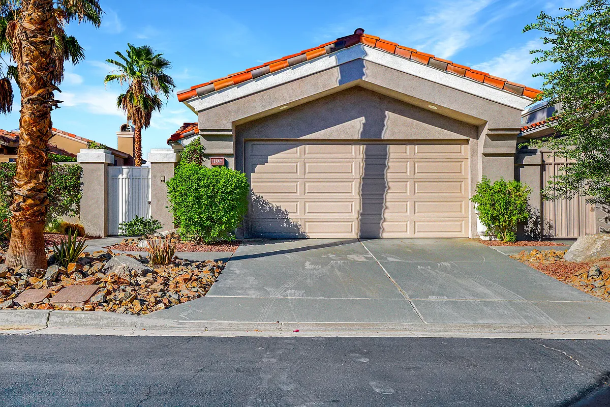 Building Photo - 496 Desert Holly Dr