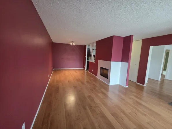 2081 Saddleback Rd NW, Edmonton, AB T6J 4T4