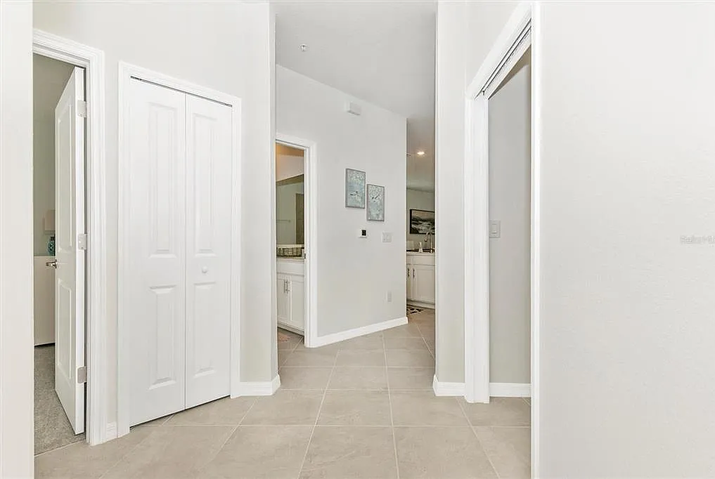 3 bed, 2.0 bath, 1301 sqft, $2,500 — Photo 3