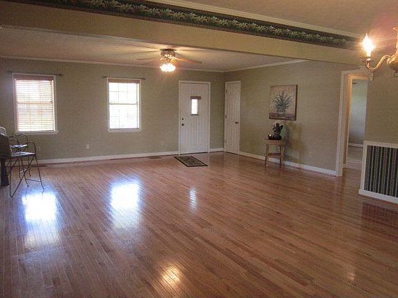 4th image of 930 Walton Trl