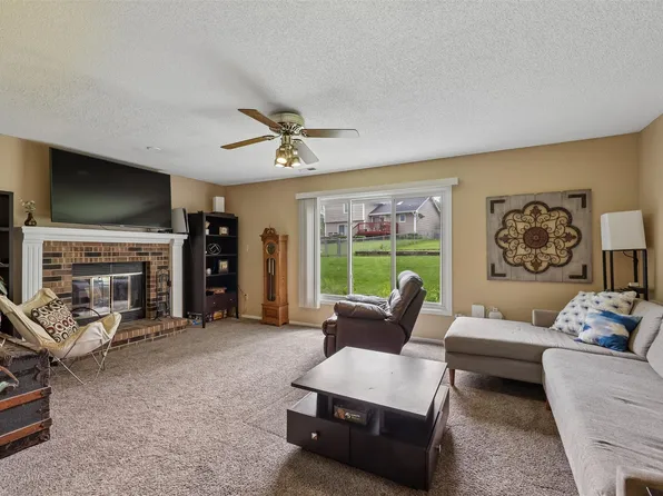 4800 Bel Aire Rd, Des Moines, IA 50310