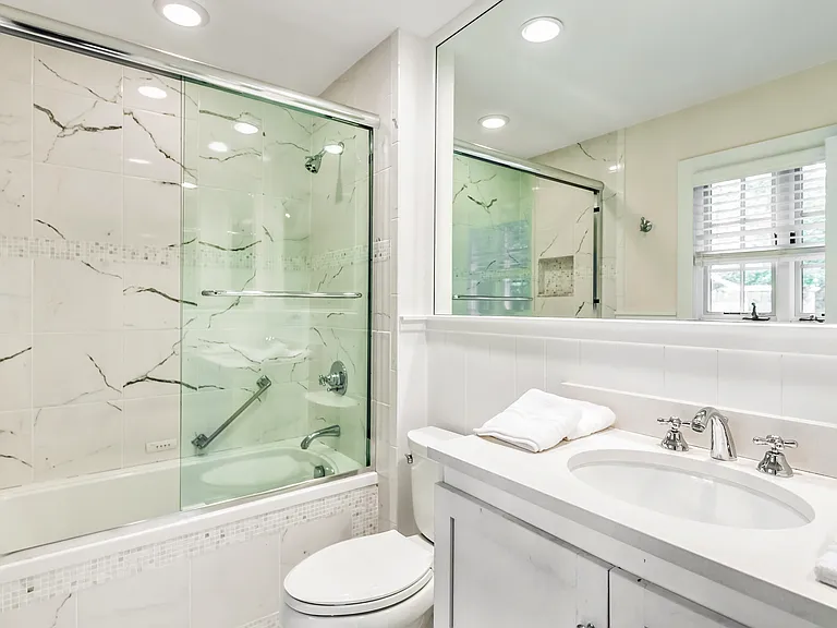 39 Roxbury Ln — Photo 26