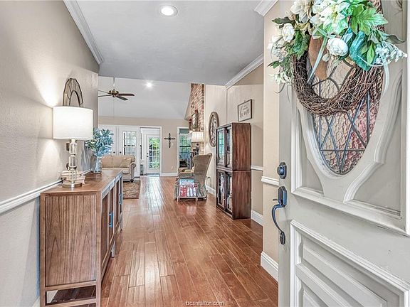 3rd image of 3007 Cortez St