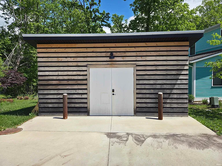 1270 E Short St — Photo 41