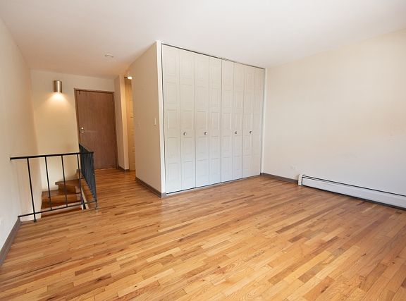 4th image of 832 W Oakdale Ave APT 1H