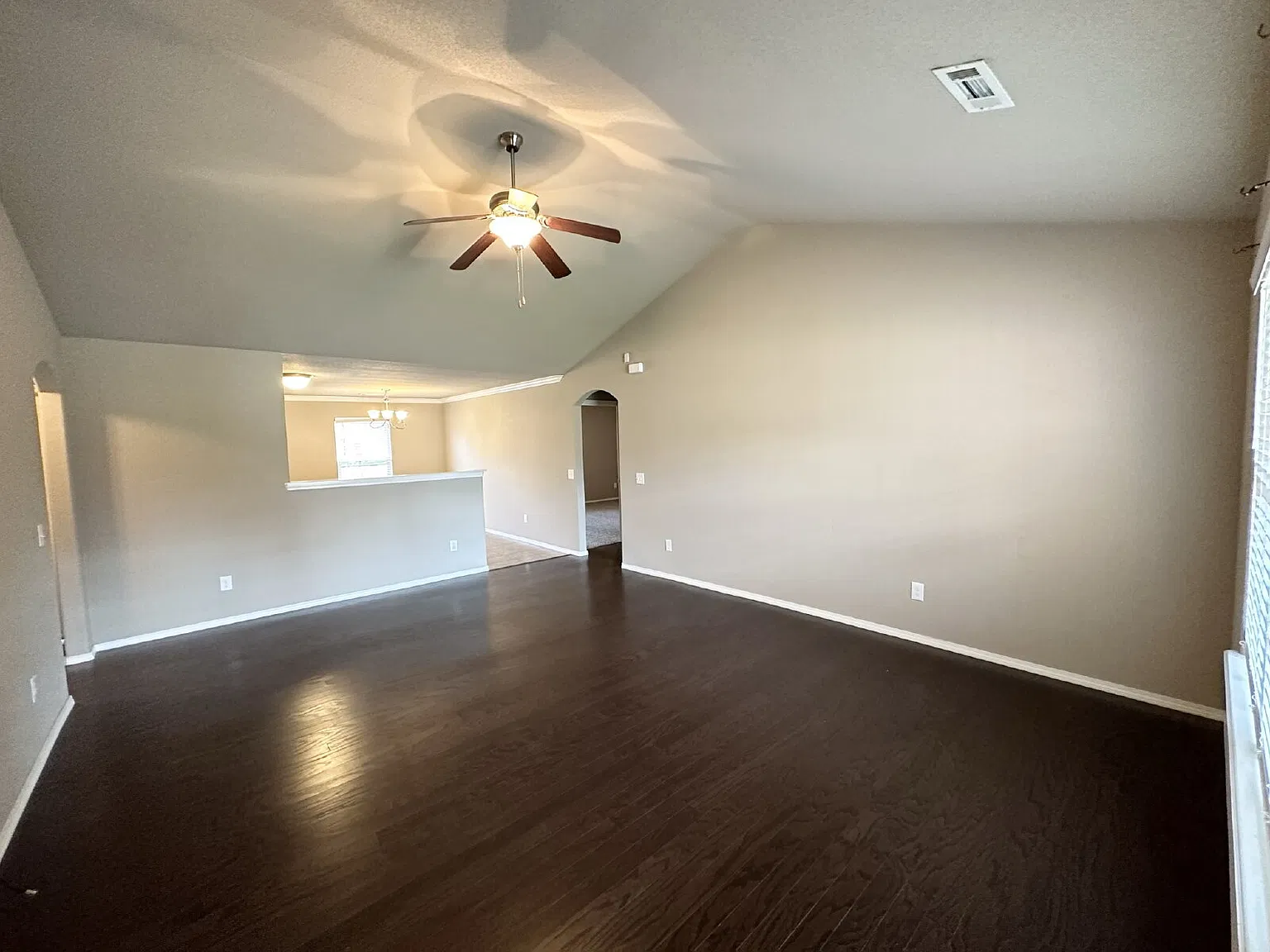 4 bed, 2.0 bath, 1688 sqft, $1,700 — Photo 2