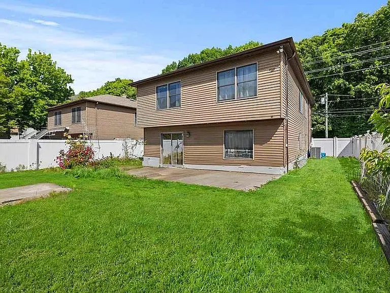286 Gilbert Ave — Photo 3