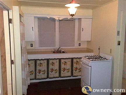 Cottage kitchen with gas stove