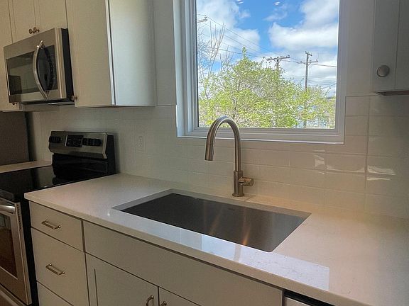 5th image of 2054 Bellefontaine St