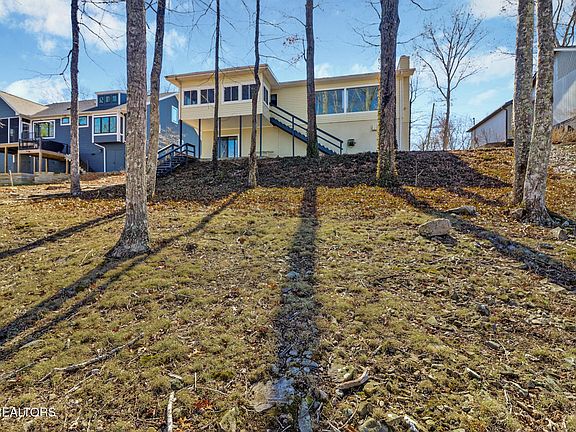 3rd image of 224 Lakeside Dr