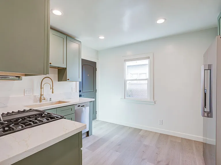 Riverside Residences — Photo 7
