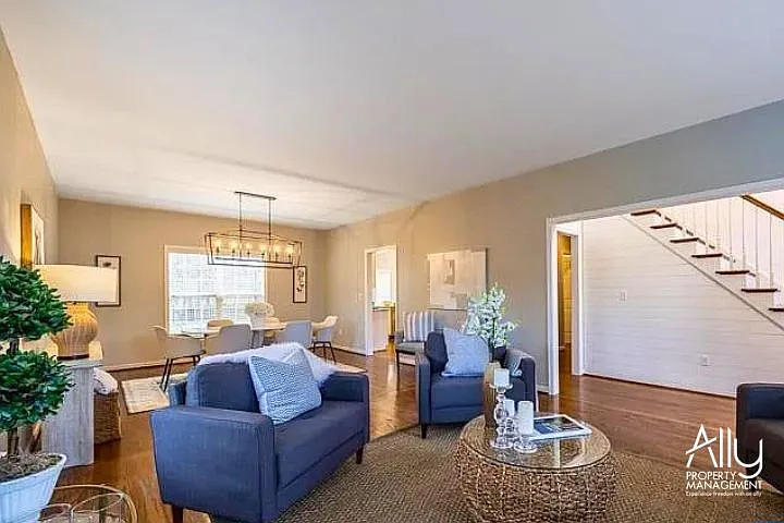 170 W Rosewood Dr — Photo 4