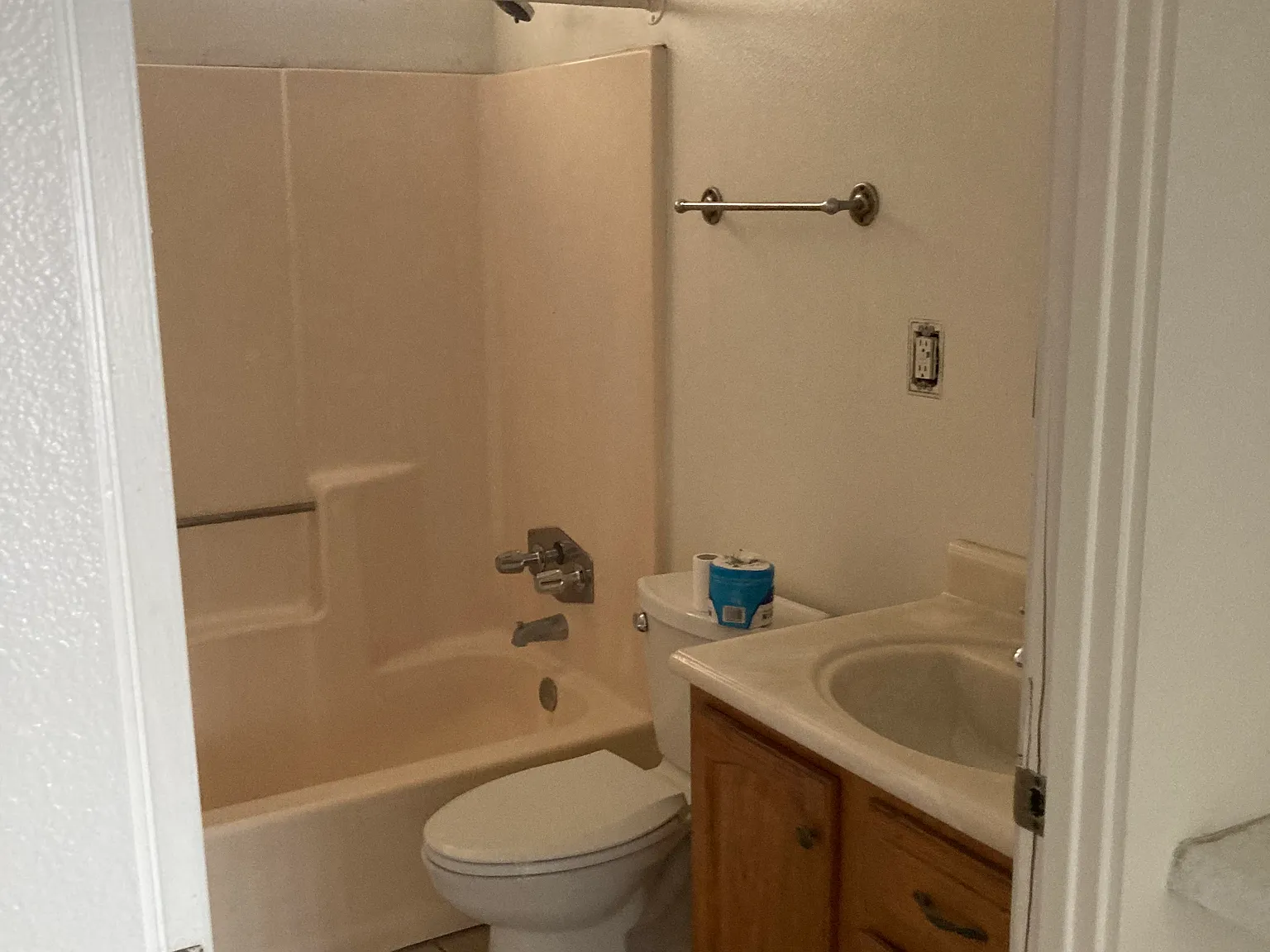 2 bed, 900 sqft, $2,250 — Photo 2