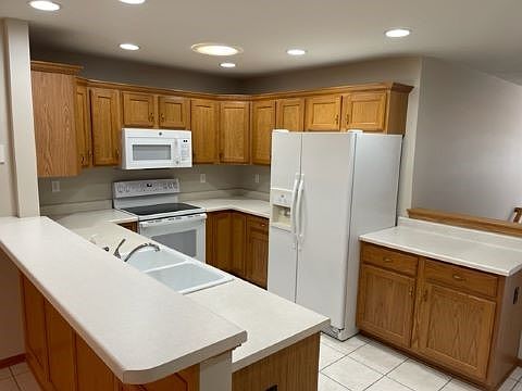 4th image of 223 SE Lowell Dr