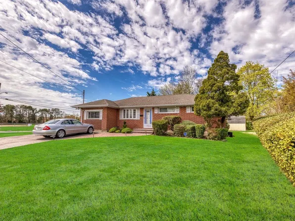 6 Orient Avenue, Brentwood, NY 11717