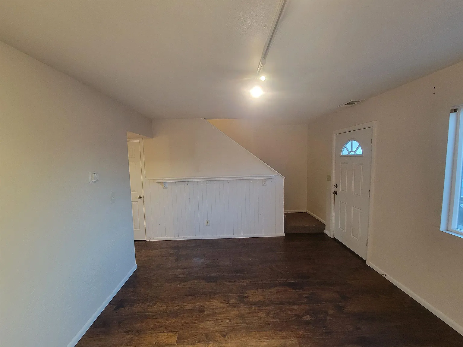 3 bed, 1.5 bath, 1164 sqft, $1,200 — Photo 2