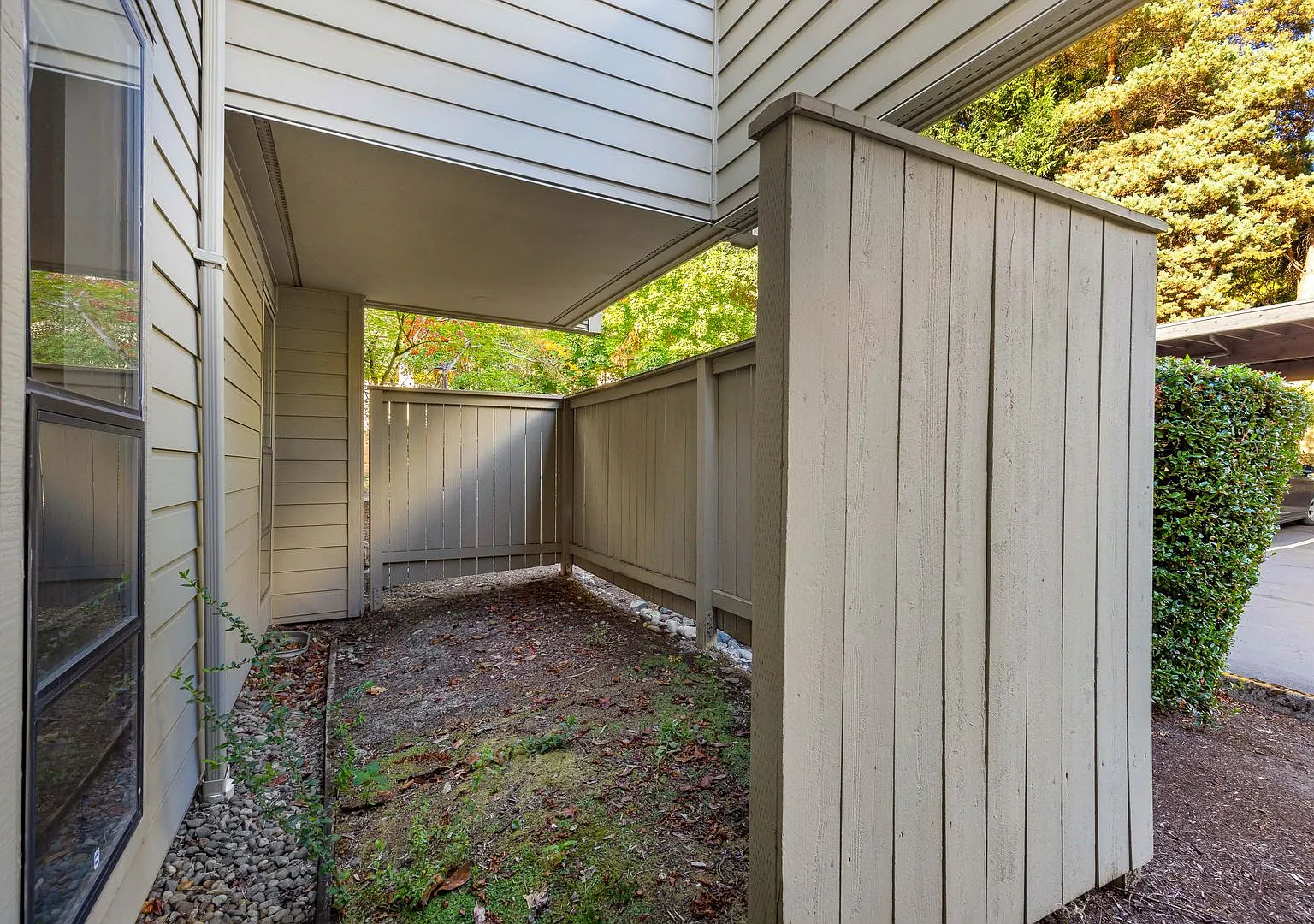 Great 2 bed 2 bath condo rental near downtown Redmond — Photo 3