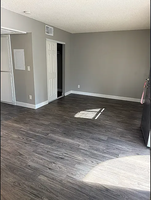 Studio, 400 sqft, $801 — Photo 2