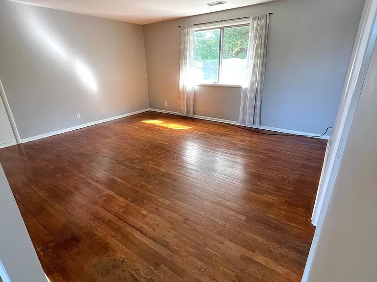 58 W Washington Ave #4 — Photo 4