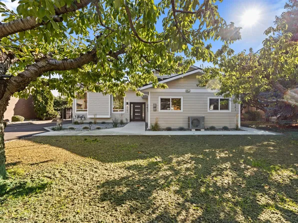 4141 San Clemente Ave, Peachland, BC V0H 1X6