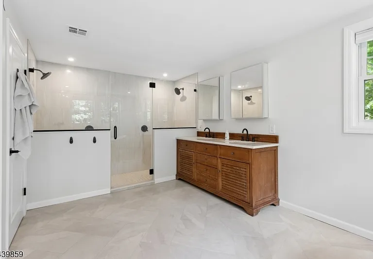 12 Forest Ave — Photo 41