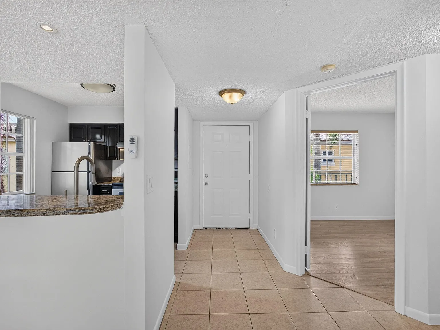 2 bed, 2.0 bath, 1206 sqft, $2,100 — Photo 3