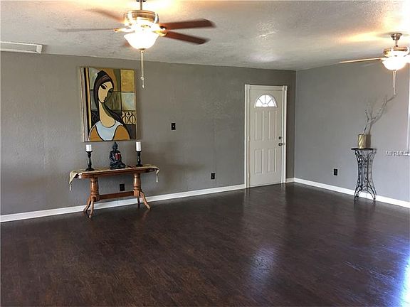 5th image of 110 Lake Sears Dr
