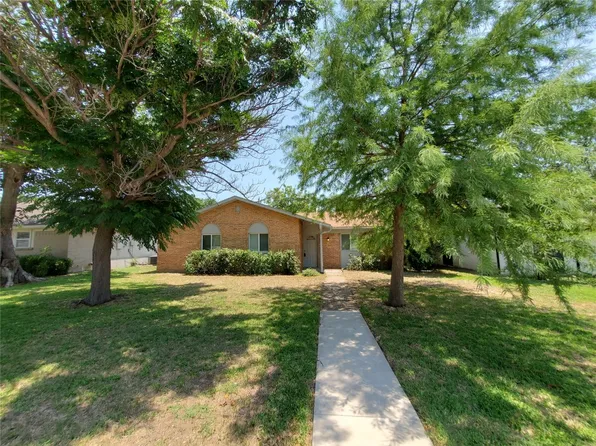 2118 Travis Dr, Carrollton, TX 75006