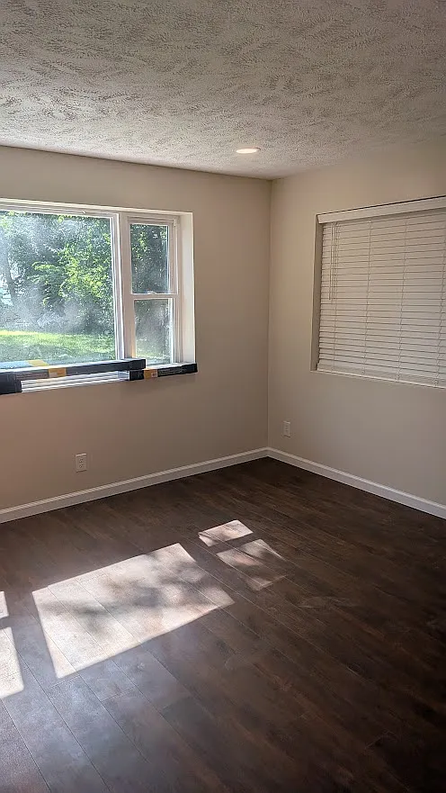 3 bed, 960 sqft, $1,550 — Photo 3