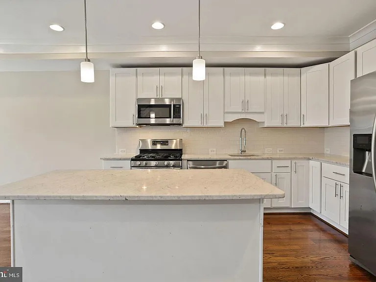 224 R St NE #2 — Photo 9