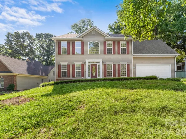 9127 Brocklehurst Ln, Charlotte, NC 28215