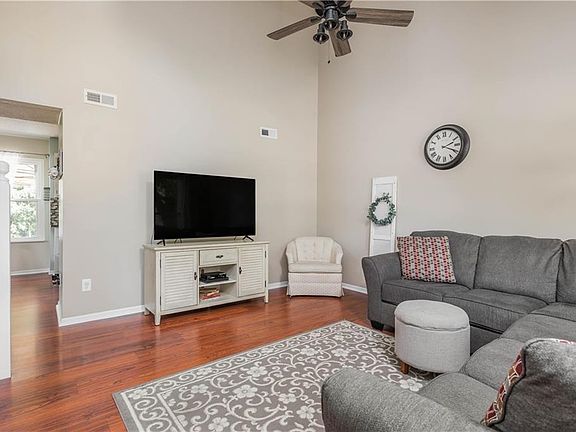 3rd image of 319 Nicole Blvd