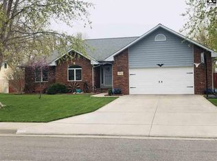 1007 Barberry Dr, Hutchinson, KS 67502