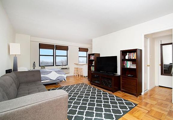 2nd image of 12340 83rd Ave APT 11M