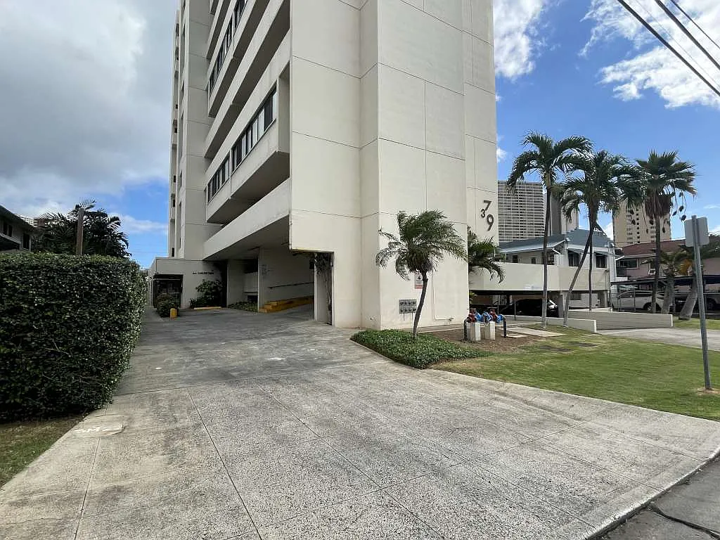 1 bed, 615 sqft, $2,100 — Photo 2